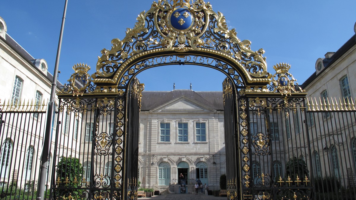 Juste un coup d’œil L’HôtelDieu de Troyes et sa chapelle 11 km de