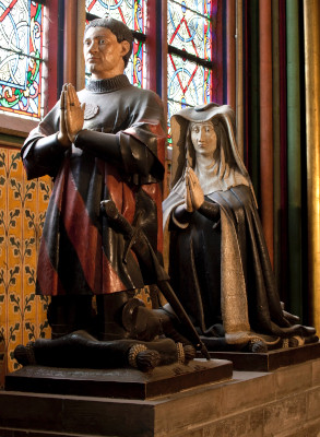 Jean Juvenal des Ursins (1431), prévôt des marchands, conseiller du roi, et Michelle de Vitry, son épouse, inhumés dans cette chapelle. 